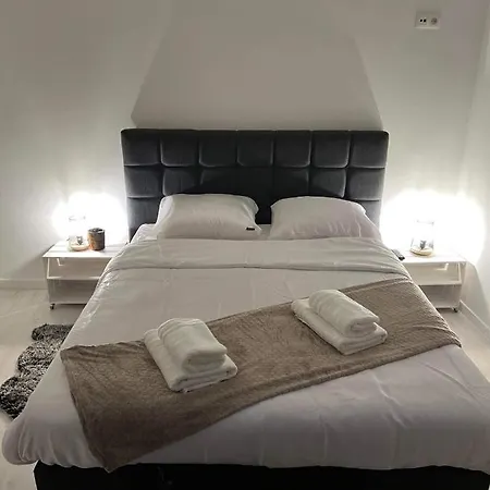 Ruime Luxe In Centrum Met Badkamer! Bruges